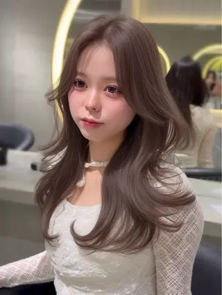 セミロング カラー Lond Le'a /ハイトーンカラーのヘアスタイル