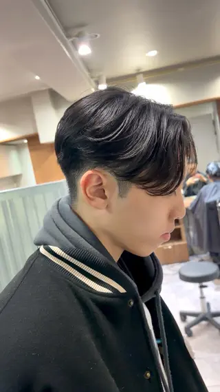 ショート メンズ 曲がる縮毛 フェザー ニュアンス  佐々木のヘアスタイル