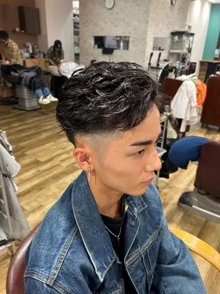 ショート パーマ メンズ 鶴田 将清のヘアスタイル