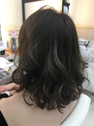 ミディアム ブリーチ/バレイヤ ージュ川端裕司のヘアスタイル