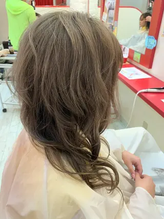 セミロング カラー ヘアアレンジ 今村公介 ブリーチ特化、派手髪のヘアスタイル