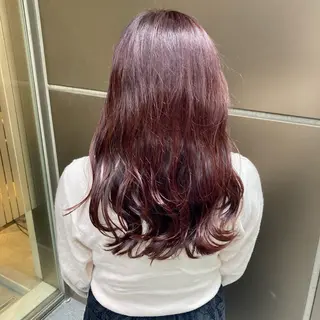 ロング カラー 松岡 知のヘアスタイル