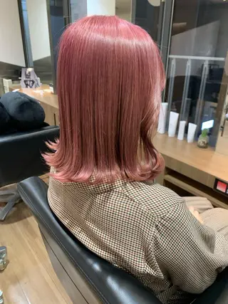 ミディアム カラー 薄田 珠美のヘアスタイル