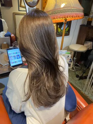 セミロング カラー AYANO ／レイヤー／オリーブのヘアスタイル