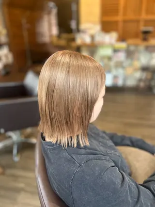 ミディアム カラー 井上 花音のヘアスタイル