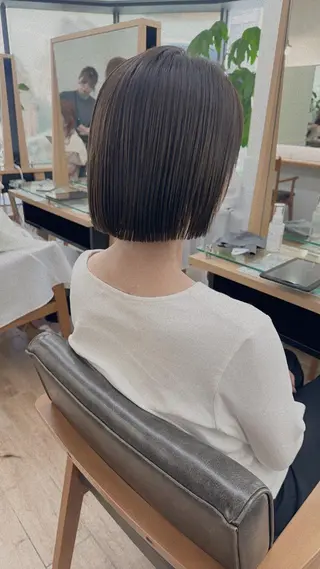 ミディアム カラー パーマ ヘアアレンジ メンズ キッズ ネイル マツエク・マツパ アイブロウ レイヤーカット／顔周 りカット/縮毛矯正のヘアスタイル