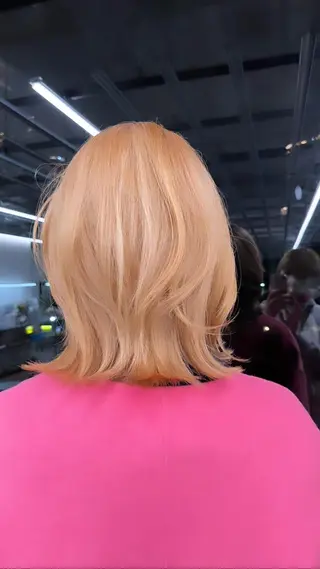 ミディアム カラー レイヤーカット/ 酸性ストレート梅田のヘアスタイル