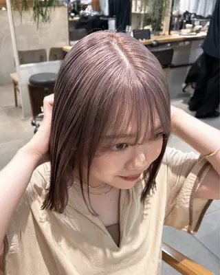 ショート カラー ハイトーンボブ 前田 表参道 グレージュのヘアスタイル