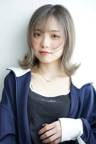 ミディアム 江田 智沙穂のヘアスタイル