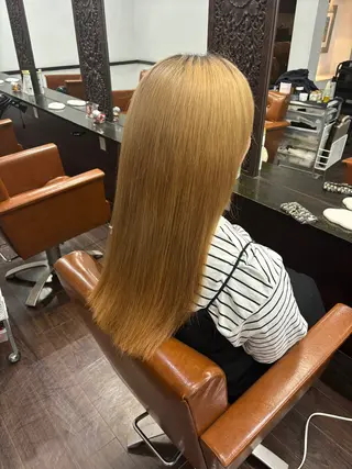 ロング 本間友也/透明感 /ハイトーンのヘアスタイル