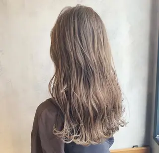 ロング なつめ🐶ショート ベージュカラーのヘアスタイル