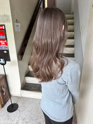 ロング カラー 森岡 紗羽のヘアスタイル