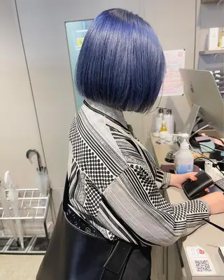 カラー ハイトーン×レイヤー カットTAKUMIのヘアスタイル