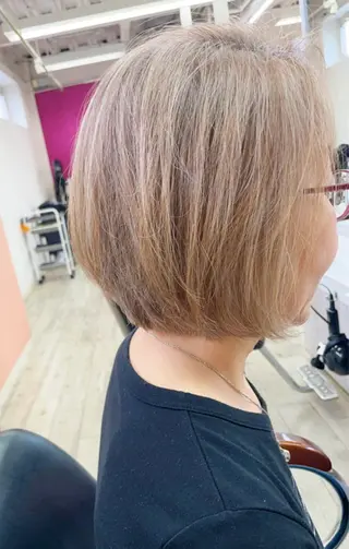 ミディアム 小林 佑香のヘアスタイル