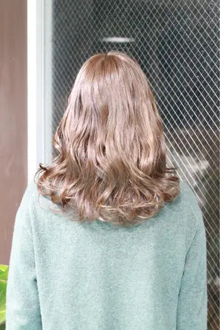 セミロング カラー Viage （ビアージュ）のヘアスタイル