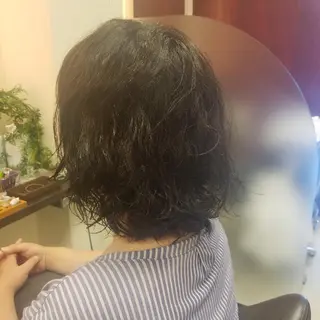 ミディアム パーマ 麻里 杏彩のヘアスタイル