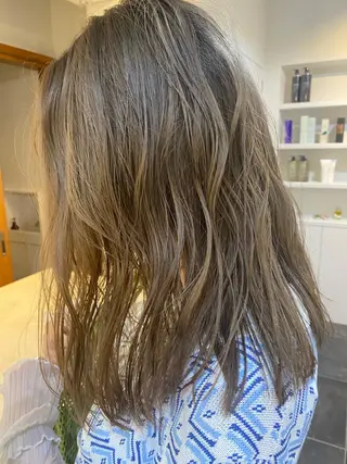 ミディアム カラー 砂原 ひよりのヘアスタイル