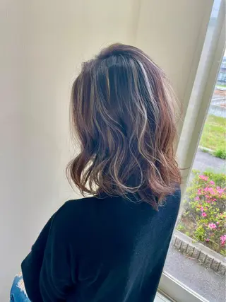 ミディアム カラー 岡本 沙帆のヘアスタイル
