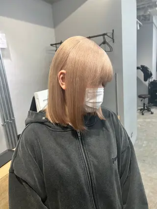 ミディアム カラー ブリーチ毛の縮毛矯正 ハイトーン/岡本智樹のヘアスタイル