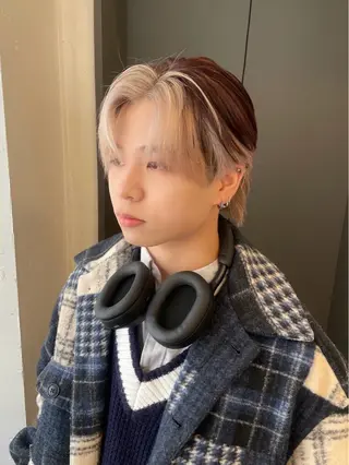 ショート カラー メンズ オザキクウガ/ ブリーチ/髪質改善のヘアスタイル