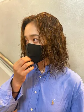 セミロング 艶カラー　宮﨑 蒼のヘアスタイル