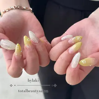 ネイル bylaki🌈 RENAのネイルデザイン