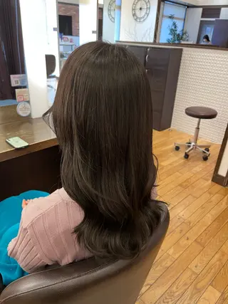 ロング 透明感艶カラー/ 岡田澪香のヘアスタイル
