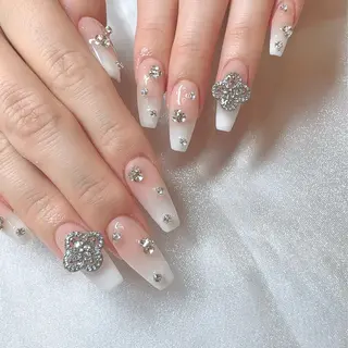 ネイル LOVE NAIL 店長　MIKAのネイルデザイン