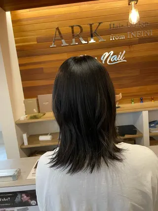 セミロング パーマ やまこし 美裕樹のヘアスタイル