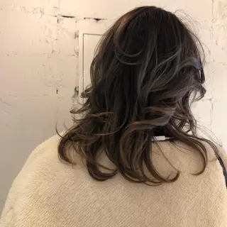 セミロング カラー ORIKA 美容室のヘアスタイル