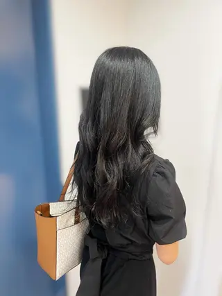 ロング カラー 川本 芹奈のヘアスタイル