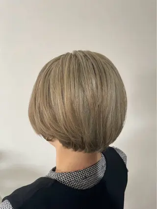 ショート Re room. 女性スタイリストのヘアスタイル