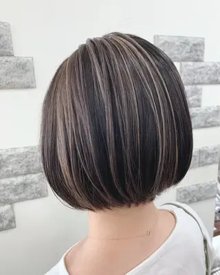 ショート カラー 薄田 珠美のヘアスタイル