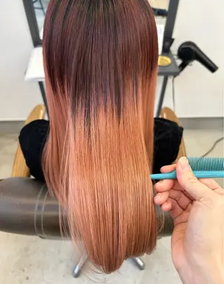 ロング 本澤 朋香のヘアスタイル