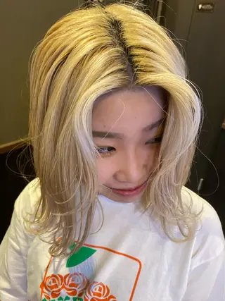 ミディアム デザインカラー/ボブ ブリーチカラー/ユリのヘアスタイル