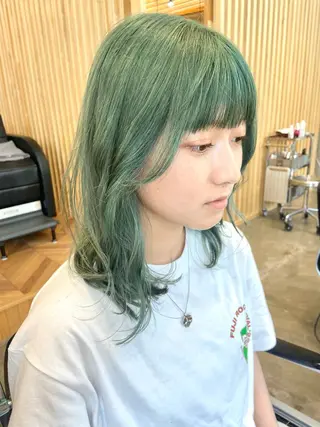 ミディアム カラー ショート/ウルフ ハイトーン/カイセイのヘアスタイル