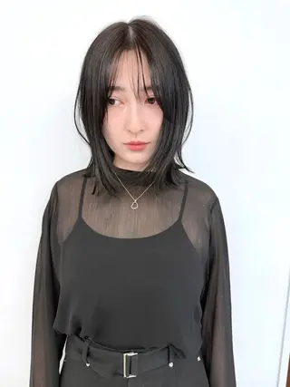 ミディアム 葉 /レイヤーカットのヘアスタイル