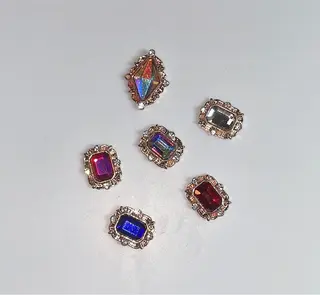 ネイル VIERU 🌈🎀💖のネイルデザイン