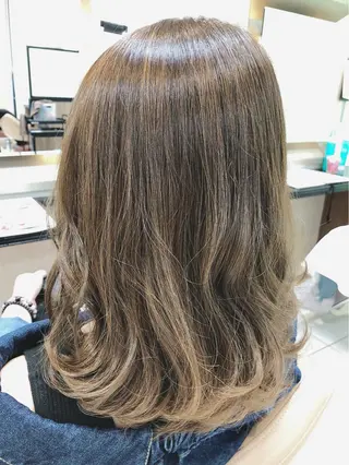 セミロング カラー 船戸 靖子のヘアスタイル