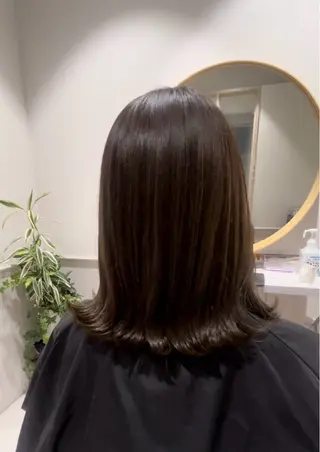 カラー ニトウ レイナのヘアスタイル