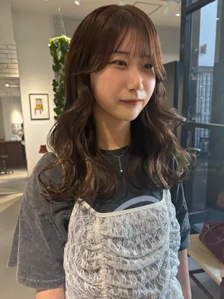 ミディアム カラー Yui⭐️ 透け感カラーのヘアスタイル