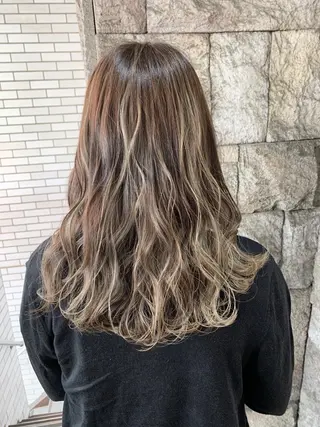 セミロング カラー 蓮見  友里のヘアスタイル