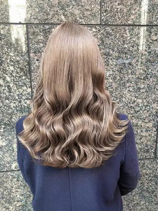 ロング カラー レイヤー🤍 ベージュ🤍 聖奈のヘアスタイル
