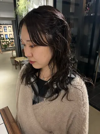 ロング カラー パーマ Yui⭐️ 透け感カラーのヘアスタイル