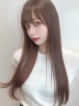 ロング カラー 赤みなしオリーブ ハイトーン×レイヤーのヘアスタイル