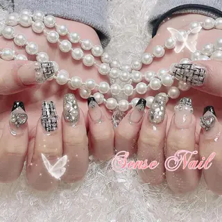 ネイル 🦋 Queenieのネイルデザイン