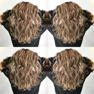 ロング カラー LINOET名古屋 ブリーチ/ハイトーンのヘアスタイル