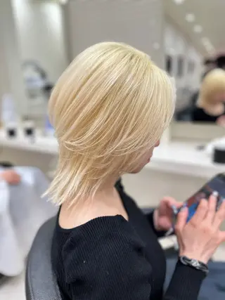 セミロング カラー ヘアアレンジ 艶カラー/ハイトーン /レイヤーカットのヘアスタイル