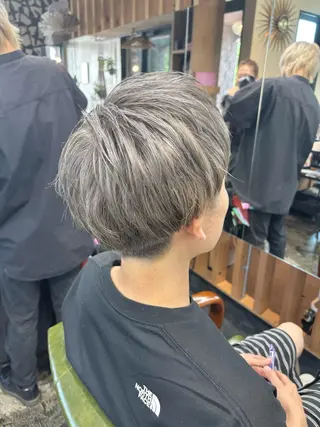 ショート カラー メンズ 岡村 莉穂のヘアスタイル