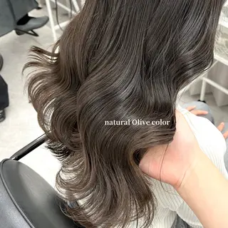 ロング カラー 柔らかオリーブ🌿 HIMARI🌻のヘアスタイル